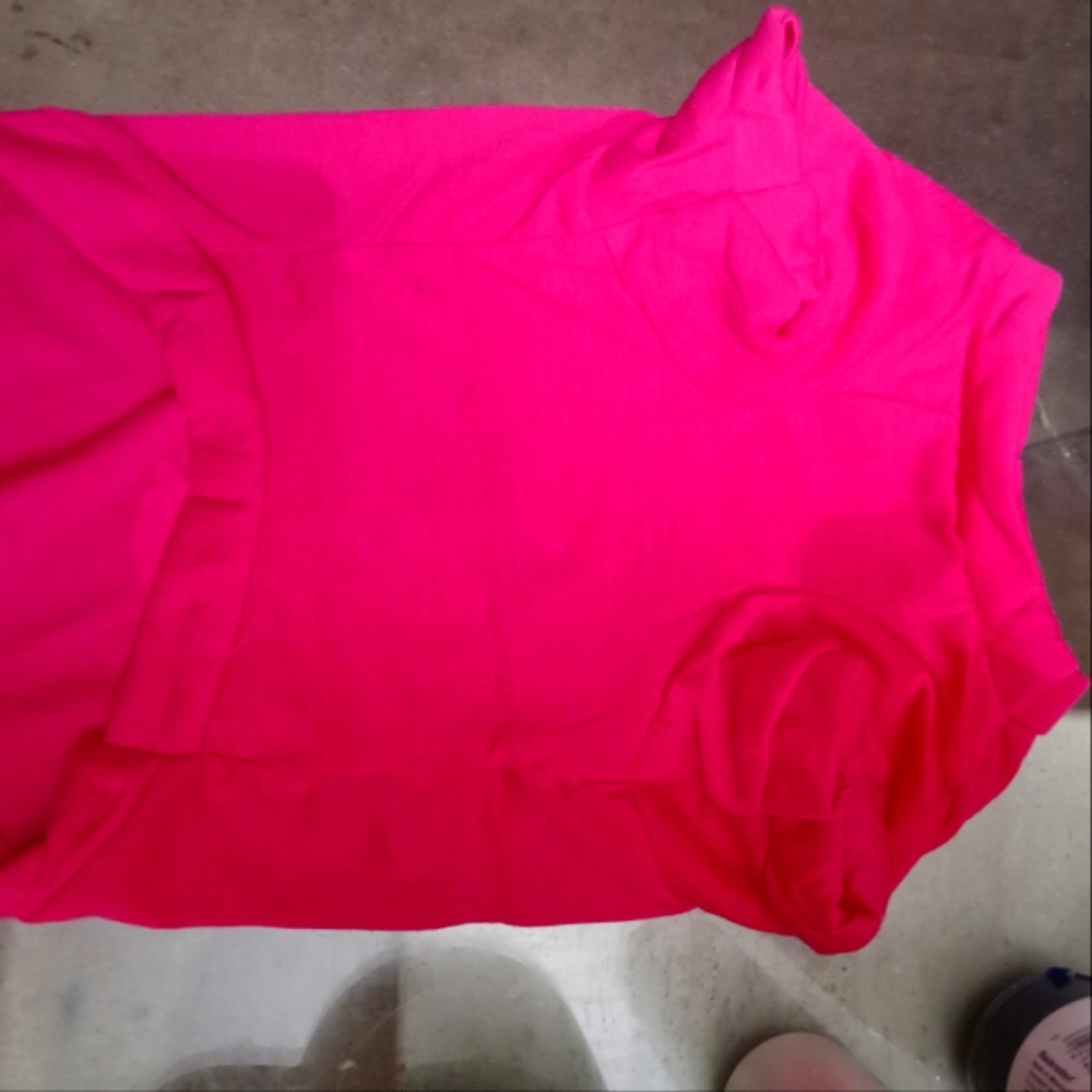 Hot Pink dog tshirt, " I Give Free Kisses"